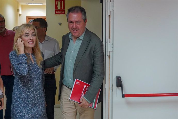 El secretario general del PSOE de Andalucía, Juan Espadas, mantiene un encuentro con responsables de UGT Andalucía a  de mayo del 2022 en Sevilla (Andalucía, España)