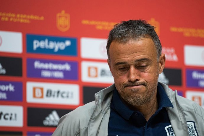 Archivo - Luis Enrique, head coach of Spain, attends during the press conference before a friendly match agains Albania at RCD Stadium on March 25, 2022 in Barcelona, Spain.