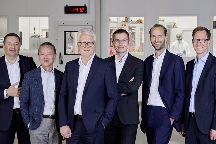 Comité ejecutivo de la nueva empresa de baterías de Volkswagen: Jrg Teichmann, Soonho Ahn, Frank Blome, Sebastian Wolf, Kai Alexander Müller, Sebastian Krapoth