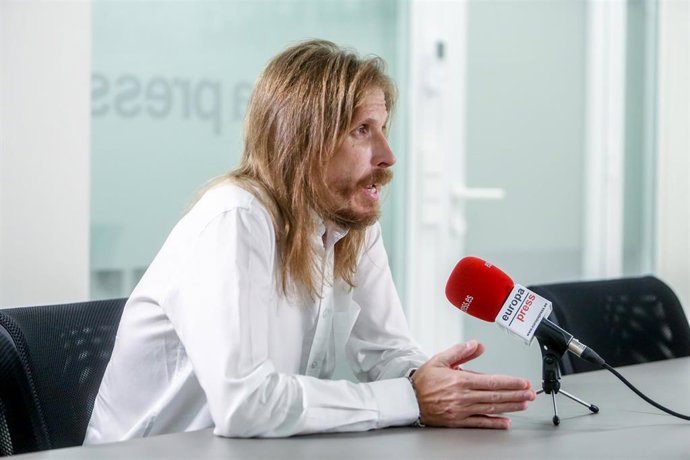 Archivo - El coordinador general de Podemos en Castilla y León, Pablo Fernández, durante una entrevista para Europa Press en la sede de la agencia, a 12 de agosto de 2021, en Madrid (España).