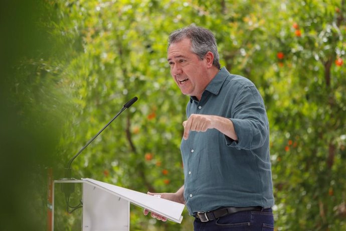 El secretario general del PSOE de Andalucía y candidato a la Presidencia de la Junta, Juan Espadas, durante su intervención en el acto de precampaña del partido en Granada. A 22 de mayo de 2022 en Granada, Andalucía, España