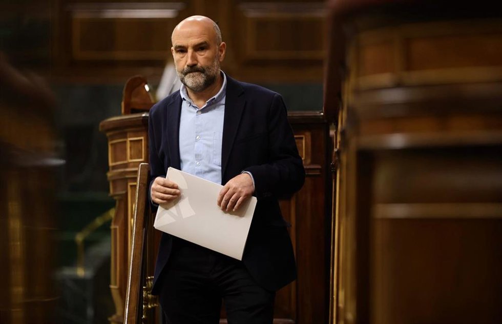 El diputado del BNG en el Congreso, Néstor Rego, en una sesión plenaria, en el Congreso