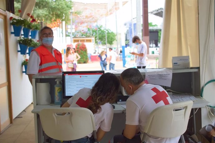 Puesto de Cruz Roja en la Feria de Córdoba.