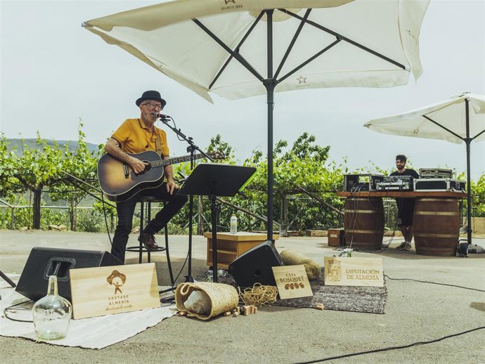 Pancho Varona en Bodega Cepa Bosquet en Fuente Victoria, en Almería