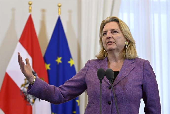 Archivo - La exministra de Austria Karin Kneissl.
