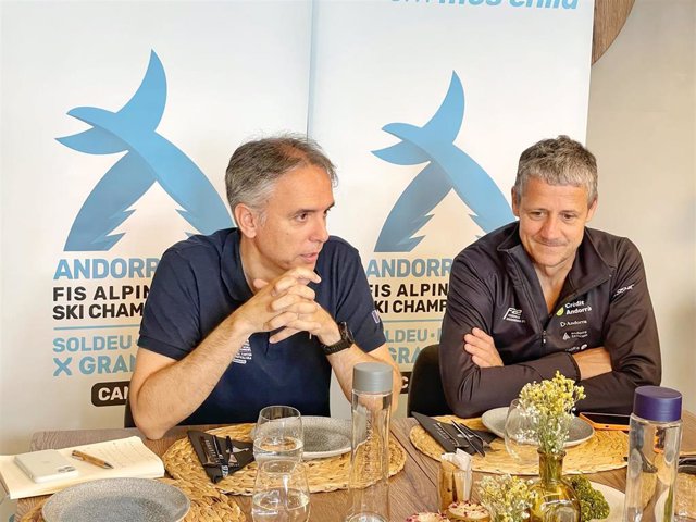 David Hidalgo (dtor.Candidatura de Campeonatos del Mundo de Esquí Alpino) y Carles Visa (gerente de la FAE) en rueda de prensa