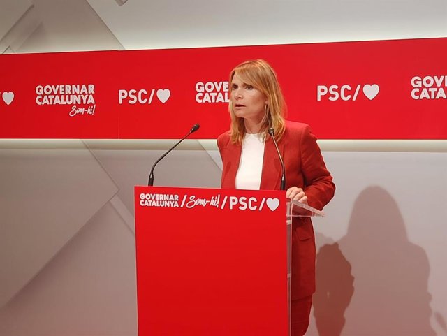 La vice-primera secretària del PSC, Lluïsa Moret, en la roda de premsa