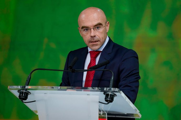 Archivo - El vicepresidente primero de Acción Política y eurodiputado de VOX, Jorge Buxadé, durante una rueda de prensa posterior al Comité de Acción Política del partido, a 14 de junio de 2021, en Madrid, (España). Durante su comparecencia, Buxadé ha a