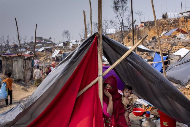 Archivo - Campamento de refugiados rohingyas en Bangladesh