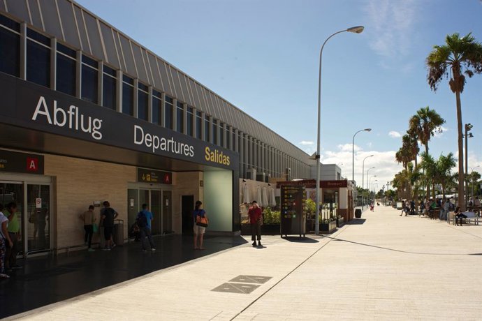 Archivo - Aeropuerto de Tenerife Sur