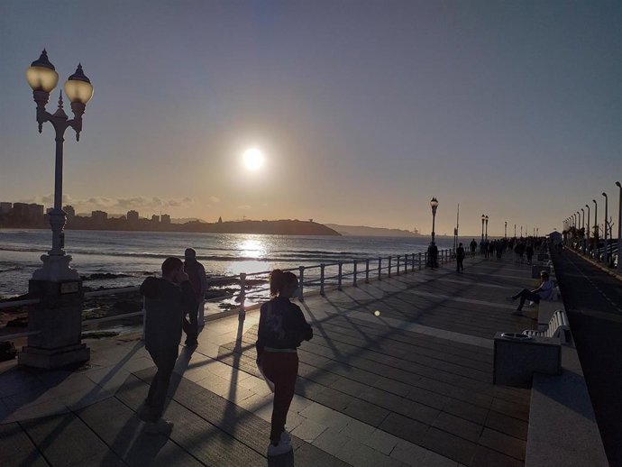 Archivo - Paseo del Muro de San Lorenzo de Gijón