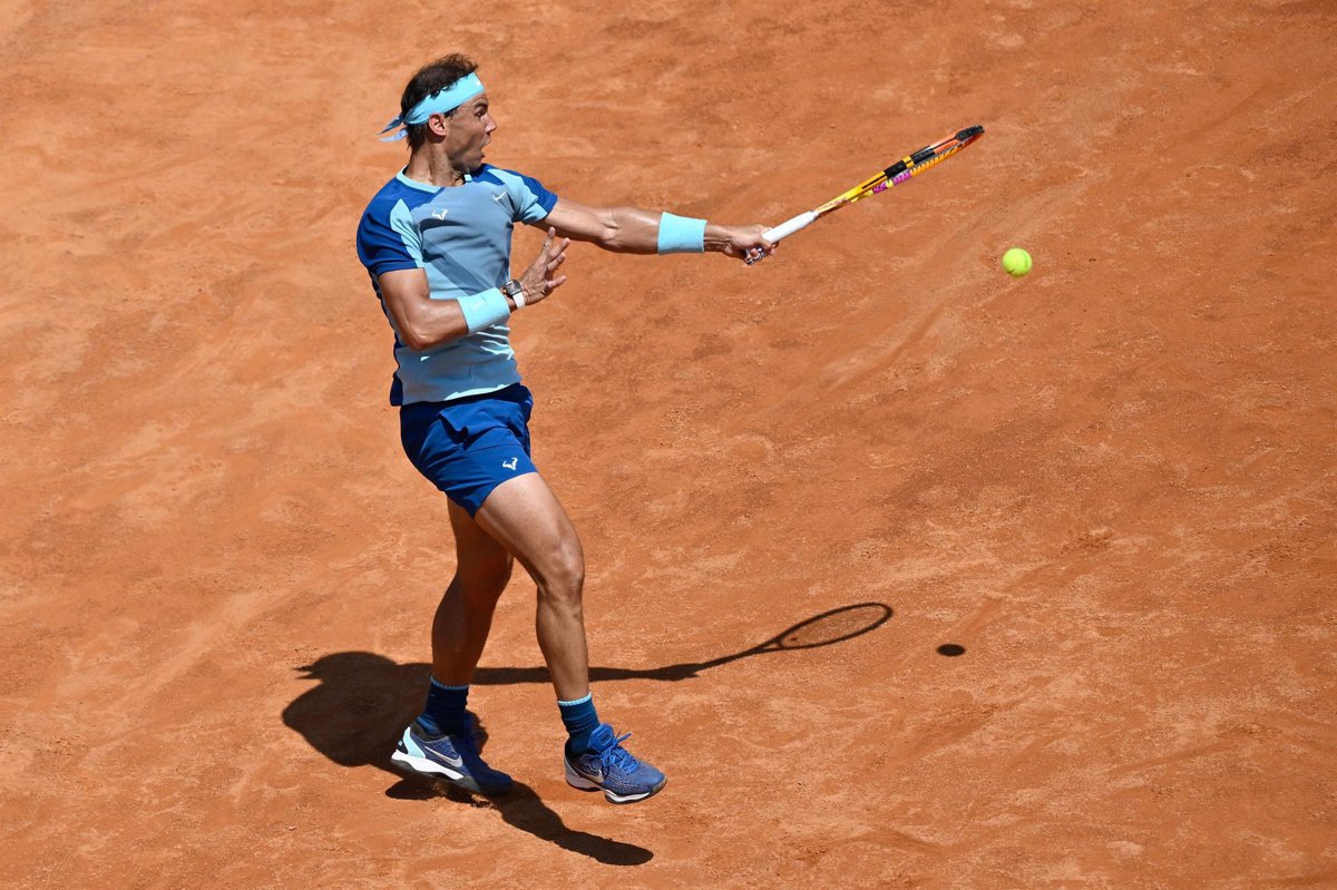 Nadal arrasa a Thompson en su estreno en París
