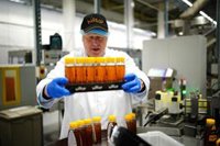 Salen a la luz fotos de Boris Johnson brindando en Downing Street en plena pandemia