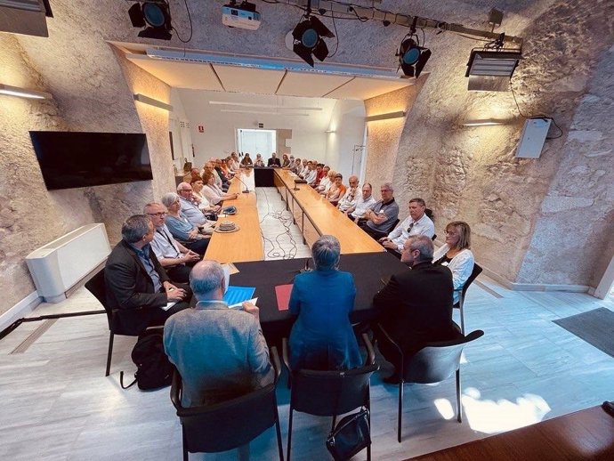 La consellera Lourdes Ciuró se reúne con jueces de paz en Girona, el 23 de mayo de 2022.