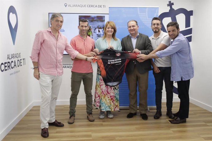 El Ayuntamiento de Aljaraque (Huelva) ha presentado este lunes el Campeonato de Andalucía BTT Media Maratón 2022 con la 'IX Ruta Pinares de Aljaraque' que tendrá lugar este sábado.