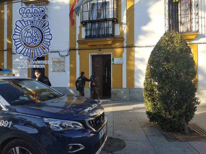 Archivo - Detenido un joven por violar a una mujer en Alcalá de Guadaíra (Sevilla) tras golpearla por la espalda