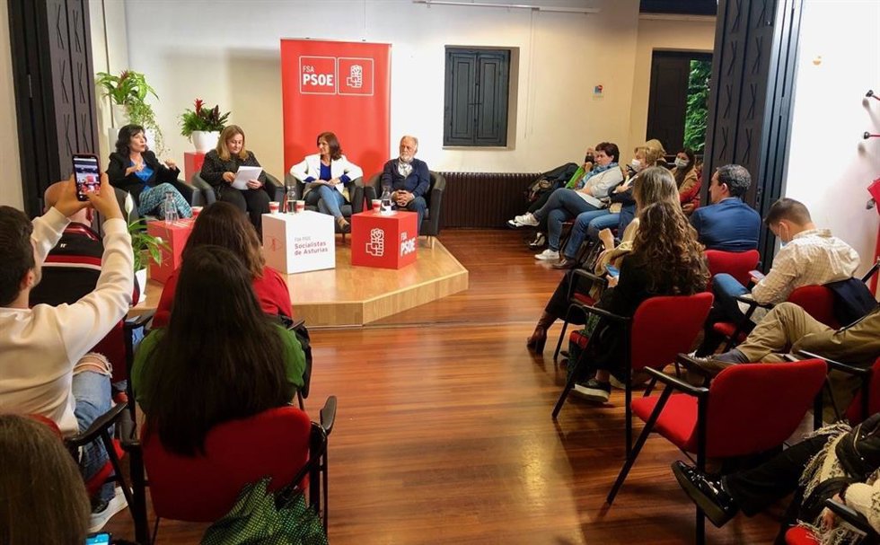 Acto sobre la nueva ley educativa en Oviedo.
