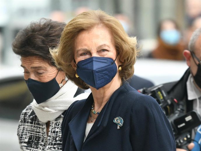 Archivo - La Reina Sofía junto a Paloma O'Shea a su llegada a la reunión del patronato de la Escuela Superior de Música Reina Sofía