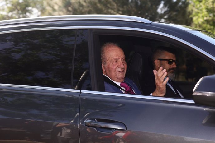 El Rey emérito a su llegada a encuentro con el Rey Felipe VI, en el Palacio de la Zarzuela, a 23 de mayo de 2022, en Madrid (España). Se trata del primer encuentro después de que Juan Carlos I se viera forzado a marcharse de España para evitar que algun