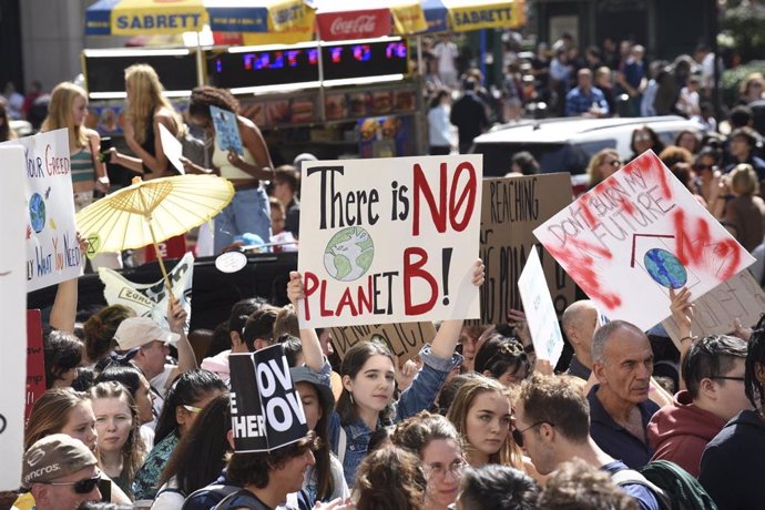 Archivo - Una manifestación por el clima en Estados Unidos