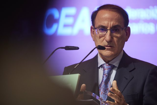 El presidente de la CEA, Javier Gonzalez de Lara, durante la toma de Posesión del presidente de la Confederación de Empresarios de Andalucia, a 9 de marzo de 2022 en Sevilla (Andalucía, España)