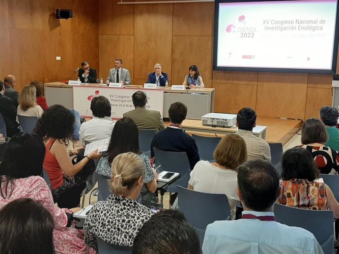 EL consejero de Agua, Agricultura, Ganadería, Pesca, Medio Ambiente y Emergencias, Antonio Luengo, en la inauguración del XV Congreso de Innovación Enológica