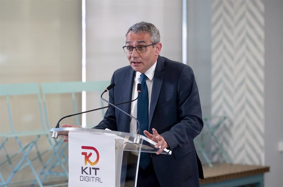 Archivo - El Director General de Red.es, Albert Martínez Lacambra, interviene en un acto con motivo de la entrega de los primeros kit digitales, en Red.es, a 18 de abril de 2022, en Madrid (España). 