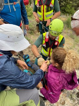 La Guardia Civil rescata a una senderista accidentada en La Vera