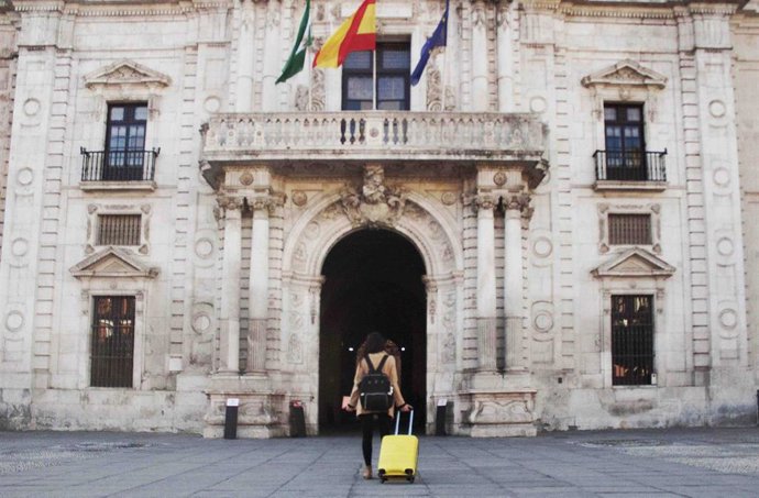 Archivo - Entrada principal a la Fábrica de Tabacos, sede del Rectorado de la Universidad de Sevilla.