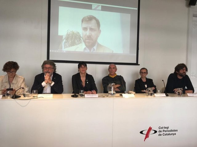 L'exconseller i vicepresident del CxRep, Toni Comín, amb altres membres d'aquest òrgan