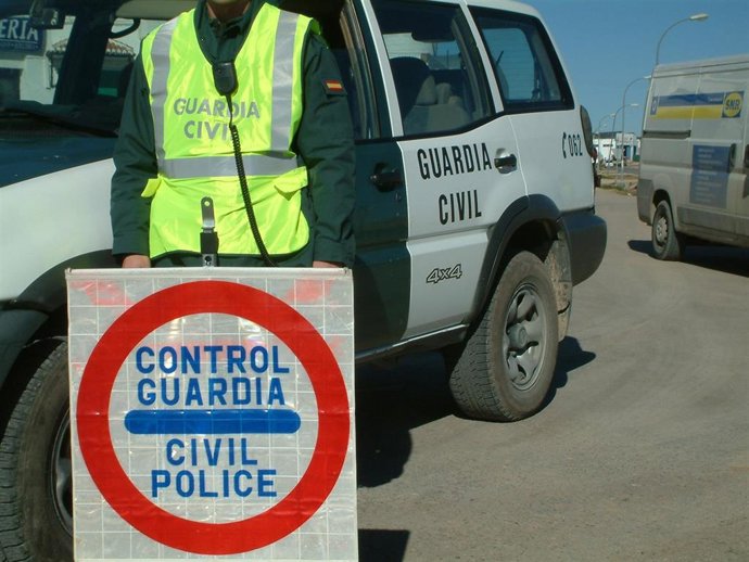 Archivo - Control de la Guardia Civil