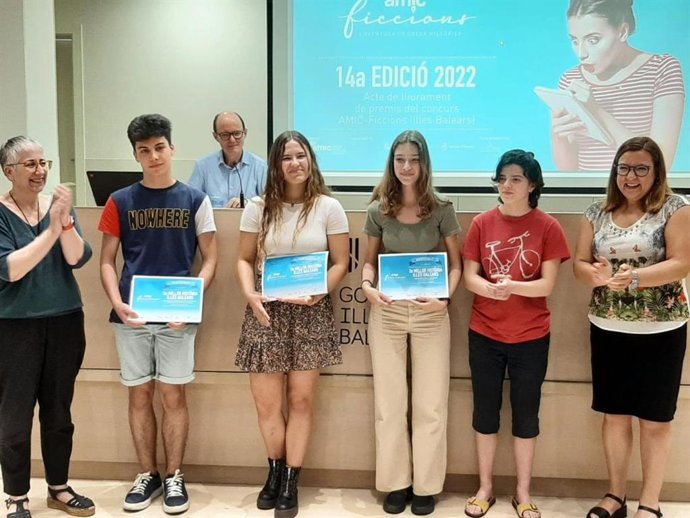 Archivo - Entrga de los premios de Baleares de la 14 edición del concurso literario Amic-Ficcions.