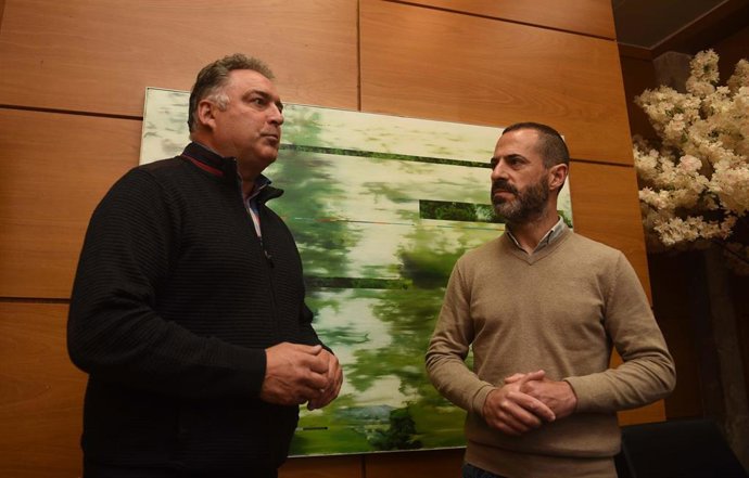 Angel García, a la derecha