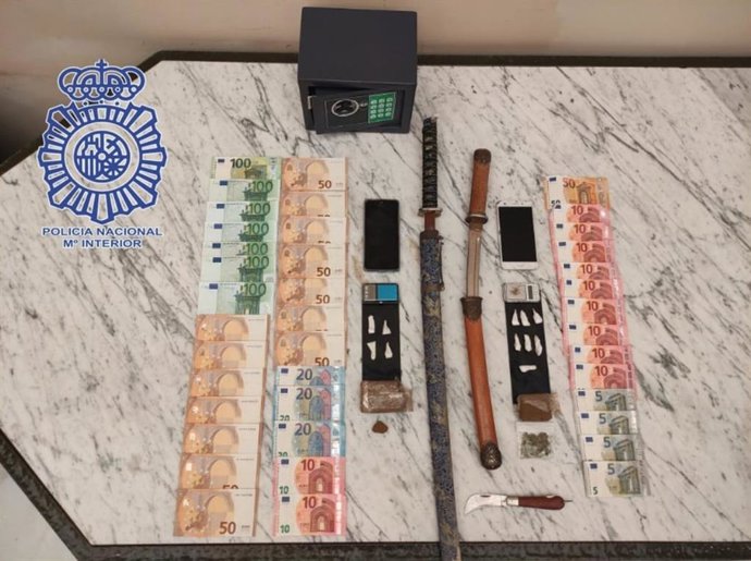 Material incautado por la Policía en varios domicilios de Morón.