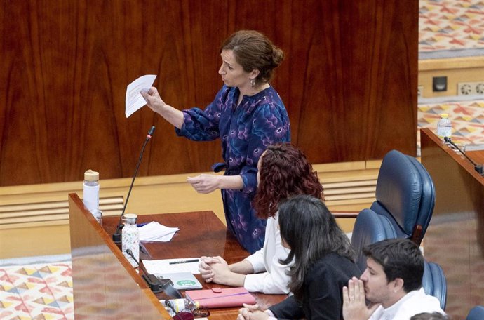 La portavoz de Más Madrid en la Asamblea de Madrid, Mónica García, interviene durante una sesión plenaria, en la Asamblea de Madrid, a 5 de mayo de 2022, en Madrid (España). El pleno está marcado por las preguntas de la oposición a la presidenta de la C