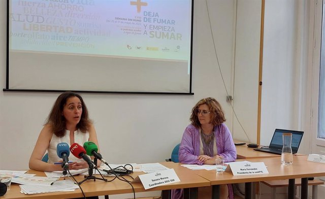 La coordinadora de la semFYC, Susana Morena(izq), junto a la presidenta María Fernández, durante la presentación de los datos de la encuesta.