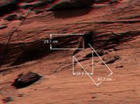 Curiosity estudia una 'puerta de perro' en una roca de Marte