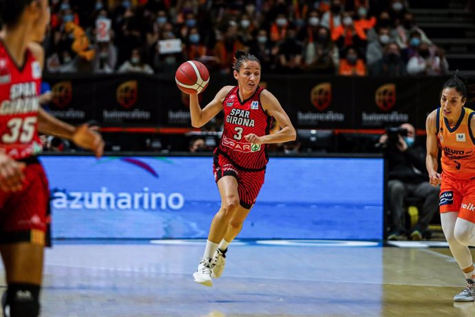 Archivo - Laia Palau Altes of Spar Girona in action during semifinal 1 of the Copa de la Reina 2022 in the match between Valencia Basket and Spar Girona at the Fuente San Luis La Fonteta pavilion in Valencia. March 26. 2022. Valencia, Spain
