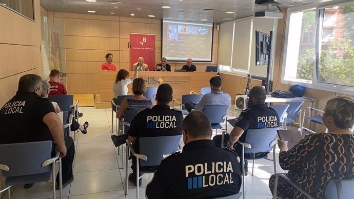 Reunión entre la Dirección Insular de Emergencias y los ayuntamientos.