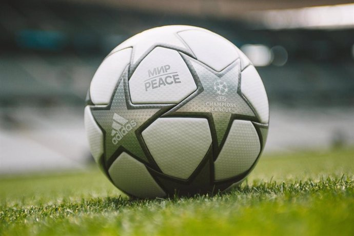 Balón oficial adidas para la final de la Liga de Campeones de 2022, que disputarán Real Madrid y Liverpool en París