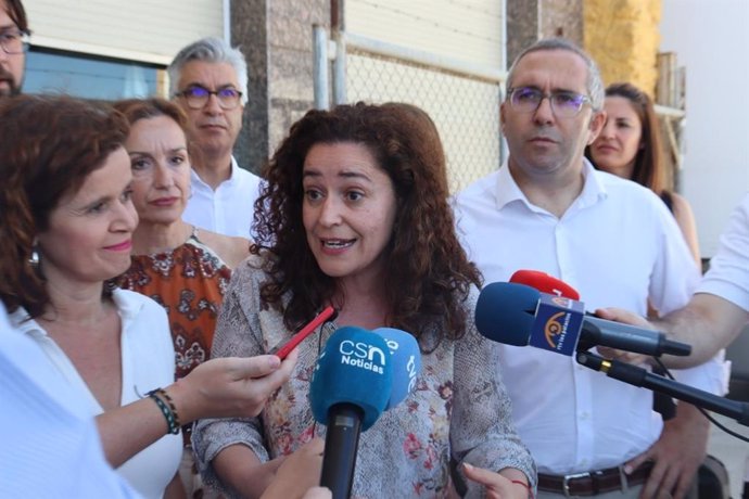 La candidata de Por Andalucía a la Presidencia de la Junta, Inmaculada Nieto, atiende a los medios con motivo de una visita electoral a Los Palacios (Sevilla)