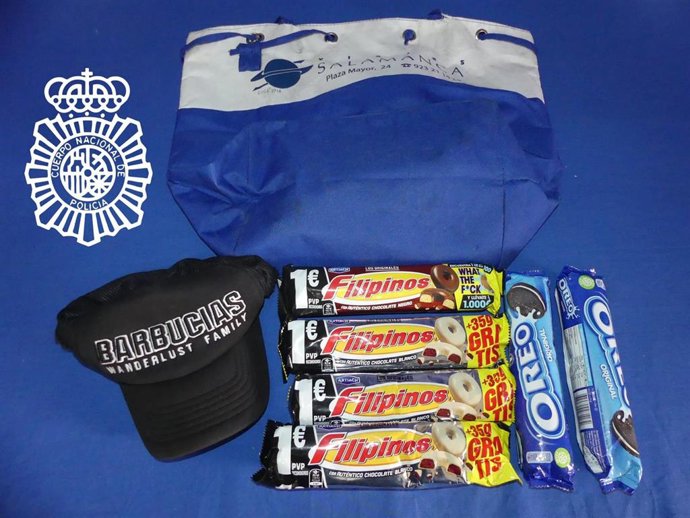 Productos que llevaban los detenidos en la tarde del sábado en el establecimiento con máquinas expendedoras.