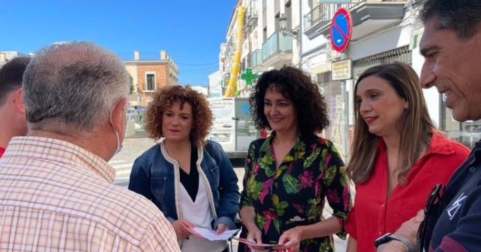 La cabeza de lista del PSOE por Huelva a las próximas elecciones autonómicas del 19 de junio, María Márquez, ha presentado este martes los compromisos de su partido en materia sanitaria en Gibraleón (Huelva).