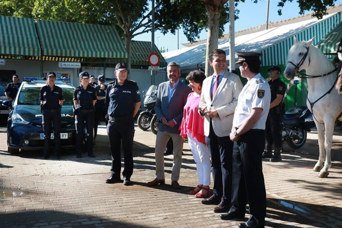 Visita de las autoridades a la Oficina Conjunta de Policía en la Feria de Córdoba.