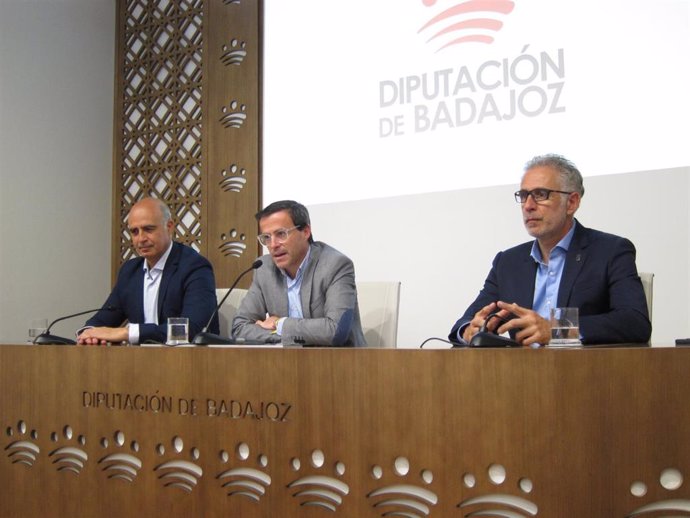 El presidente de la Diputación de Badajoz, Miguel Ángel Gallardo, en la presentación de una nueva edición del Fondo de anticipos reintegrables