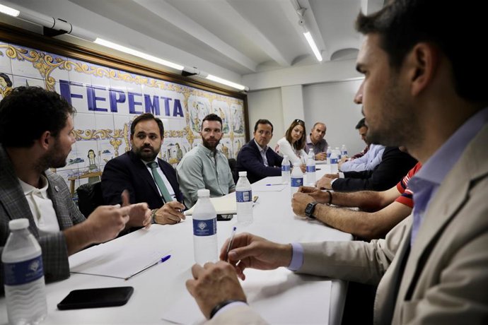 El presidente del Partido Popular de Castilla-La Mancha, Paco Núñez, se reúne con Fepemta.