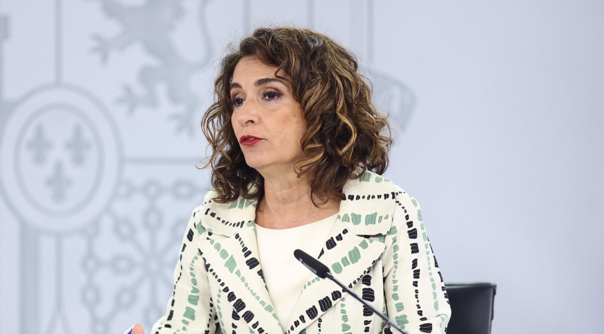 La ministra de Hacienda y Función Pública, María Jesús Montero, comparece tras la reunión del Consejo de Ministros, en el Complejo de la Moncloa, a 24 de mayo de 2022, en Madrid (España). 