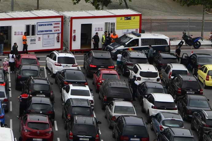 Atasco de coches en La frontera del Tarajal a 21 de mayo de 2022, en Ceuta (España). 