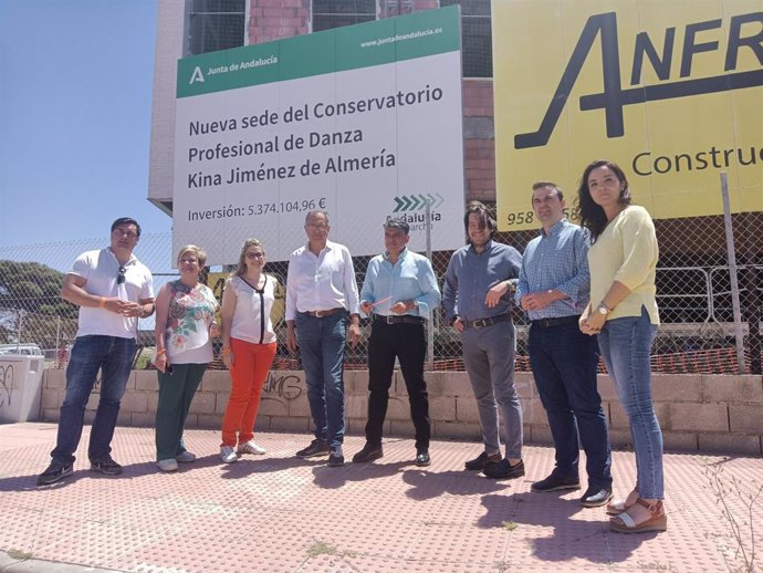 Miembros de Cs visitan las obras del conservatorio de danza 'Kina Jiménez' de Almería.