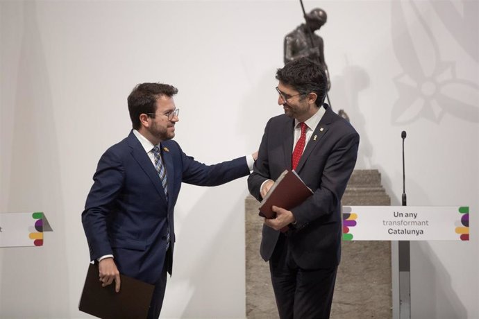 El presidente de la Generalitat, Pere Aragons, y el vicepresidente del Govern y conseller de Políticas Digitales y Territorio, Jordi Puigneró
